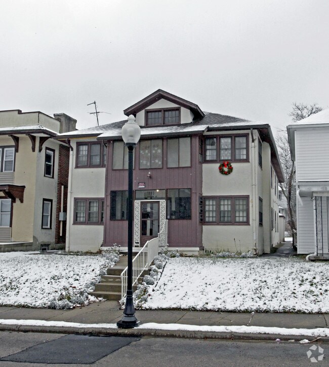 Building Photo - 1903 Ravenwood Ave