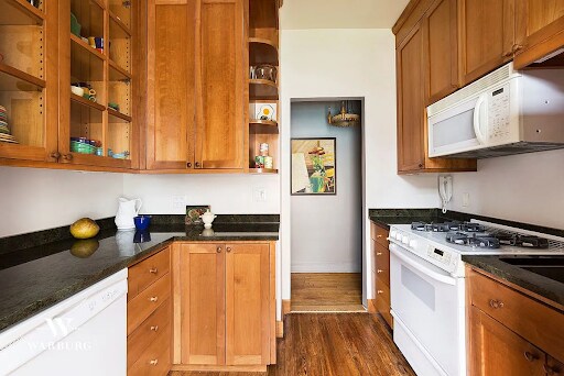 Kitchen view 2 - 170 Claremont Ave