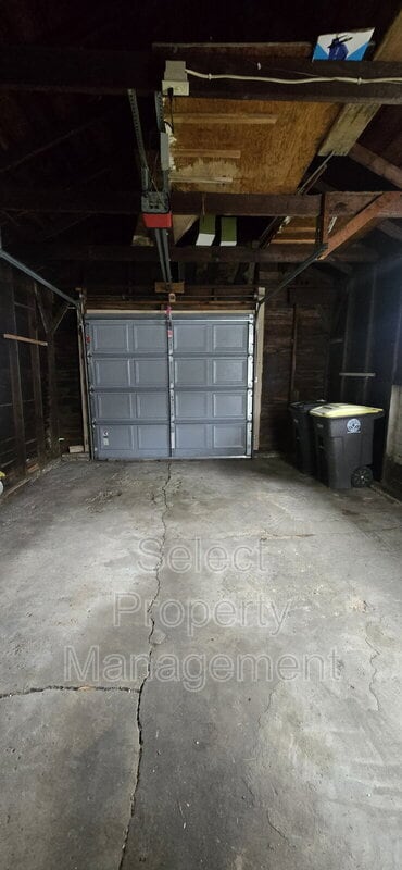 Building Photo - 702 Archer Ave