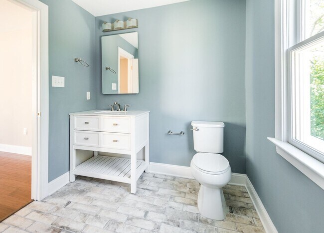 Building Photo - Stunning 2 Bedroom in Churchill Coming soon!