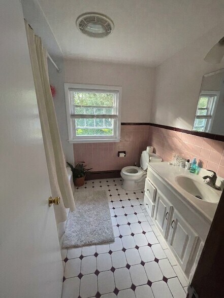 Building Photo - 54 Bartley Ave