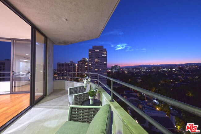 Building Photo - 10601 Wilshire Blvd