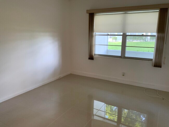 Building Photo - 223 Fanshaw F