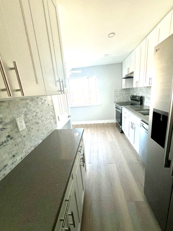 Building Photo - 61-60 69th Ln