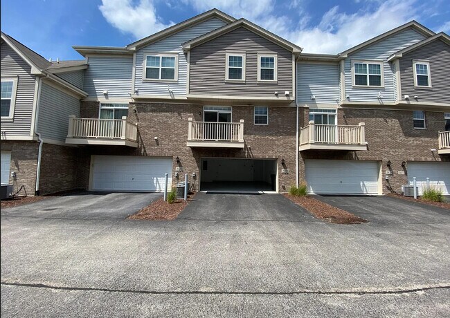 Building Photo - 2873 Henley Ln