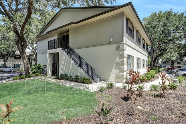 Building Photo - 2 Aledo Ct