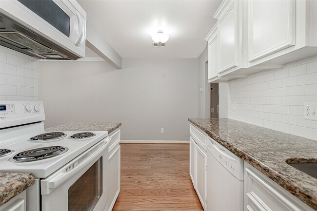 Building Photo - 4931 Junius St