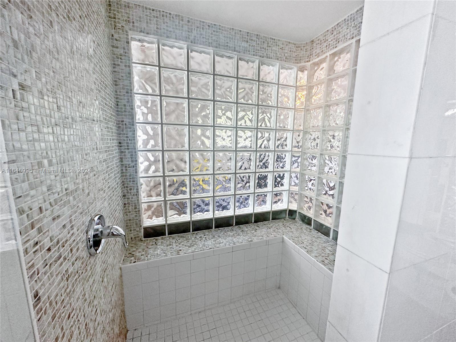 Building Photo - 6140 Pine Tree Dr