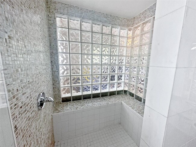 Building Photo - 6140 Pine Tree Dr