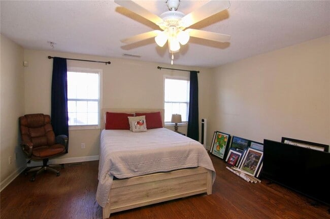 Building Photo - 2565 Camille Dr NE