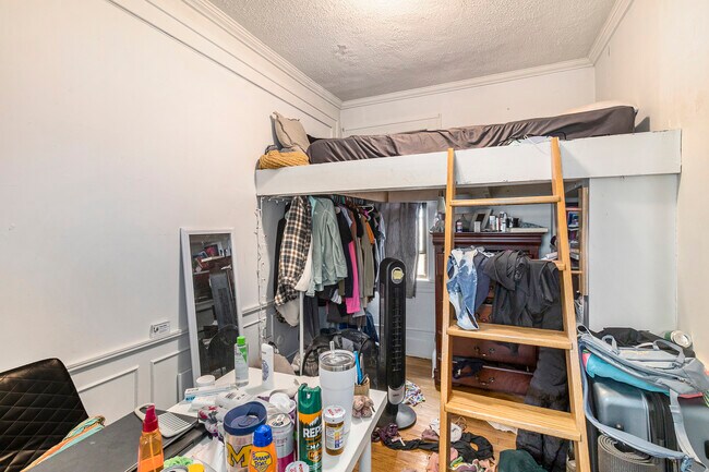 Building Photo - 415 N Thayer St