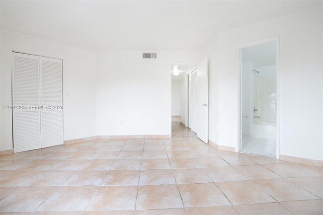 Building Photo - 9441 Fontainebleau Blvd