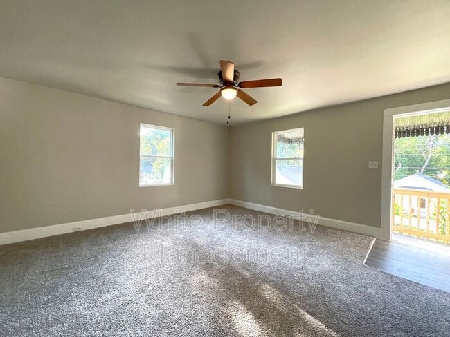 Building Photo - 706 Hillside St