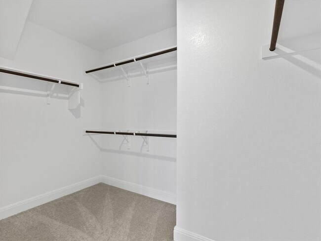 Building Photo - 633 Runnel Dr