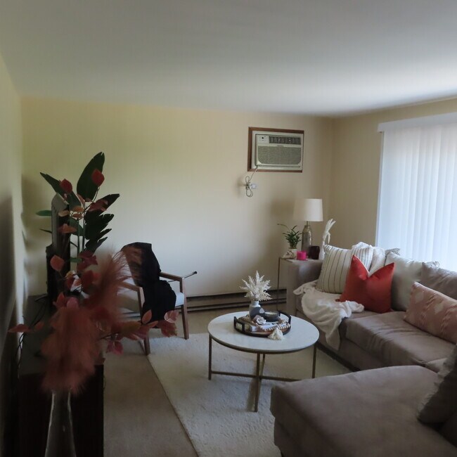 Building Photo - 2325 N Neva Ave