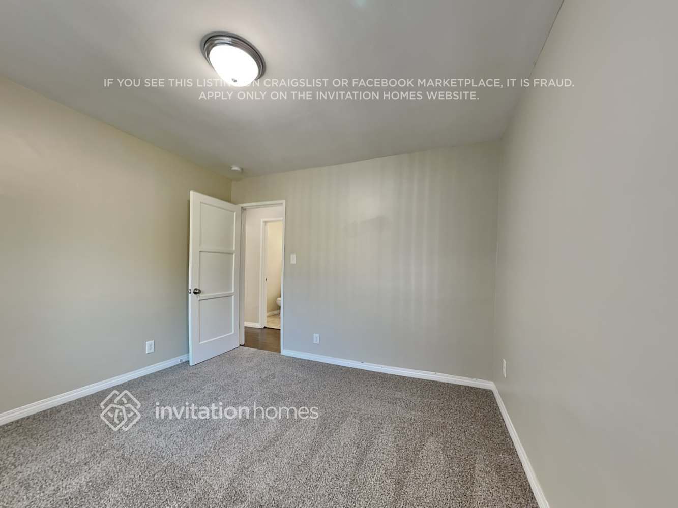 Building Photo - 726 E 99th St