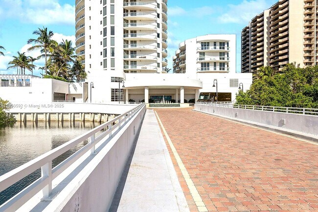 Building Photo - 4600 N Ocean Dr