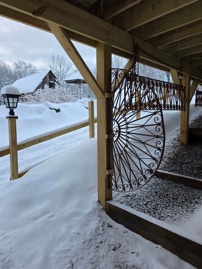 Building Photo - 529 Valley Rd