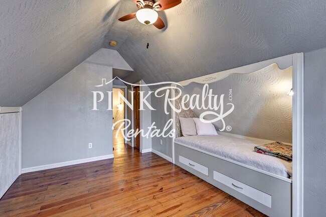 Building Photo - 1610 W Kiowa St