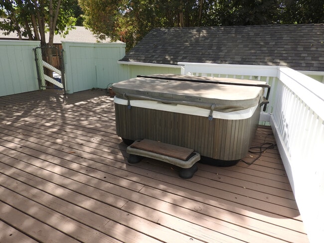 Building Photo - Beautiful home in Historic Folsom!