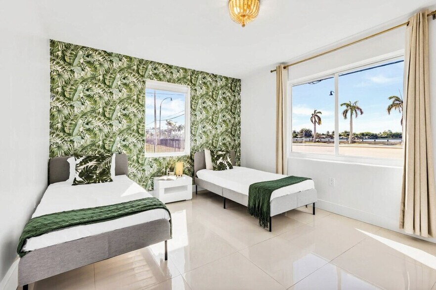 Building Photo - 809 S Ocean Dr