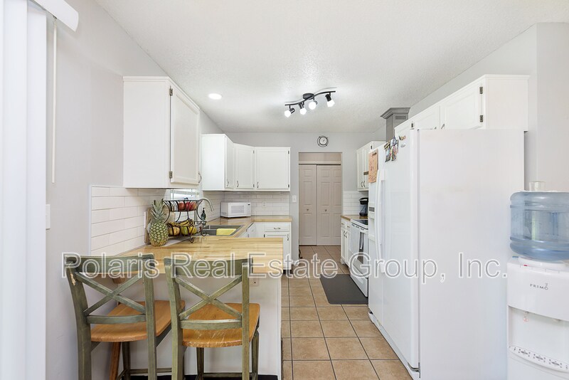Building Photo - 266 E Pine Ridge Dr