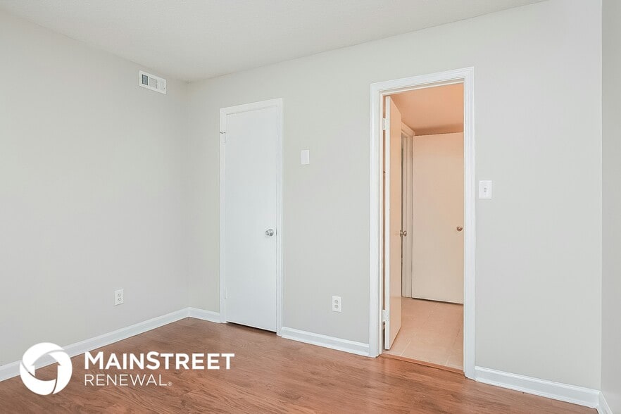 Building Photo - 4905 S Singing Woods Pl