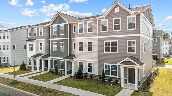Building Photo - Gorgeous New Construction!  Updated Kitche...