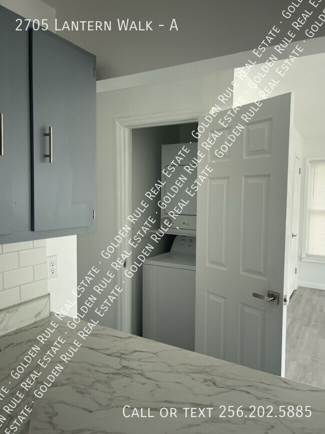 Building Photo - 2705 Lantern Walk SE