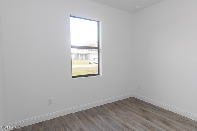 Building Photo - 3015 S Balsam Cir