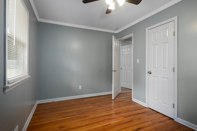 Building Photo - 622 NW Kay Dr