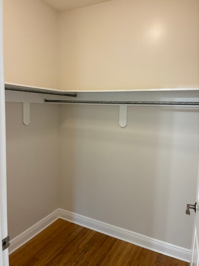 Building Photo - Beautiful 2/1 duplex in bay St. Louis