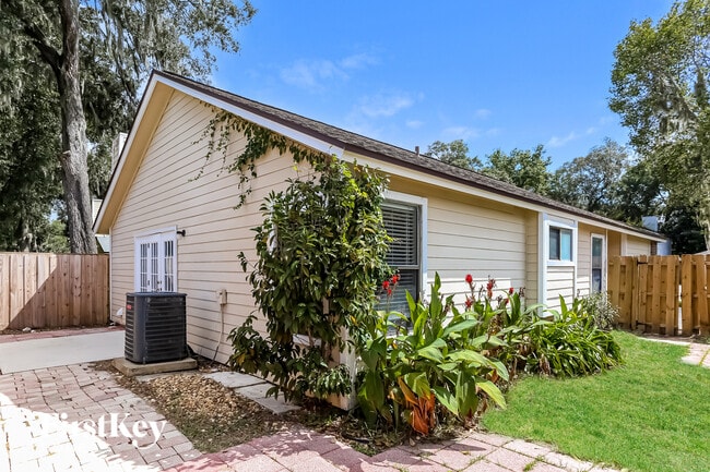 Building Photo - 1383 Cove Landing Dr