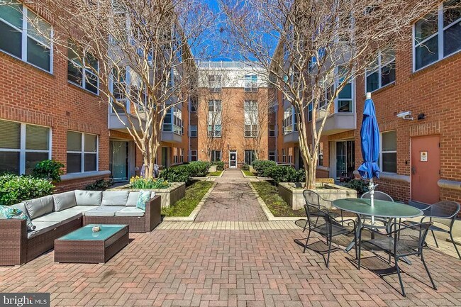 courtyard features gas fire pit, ample seating, and grills for your use - 23 Pierside Dr