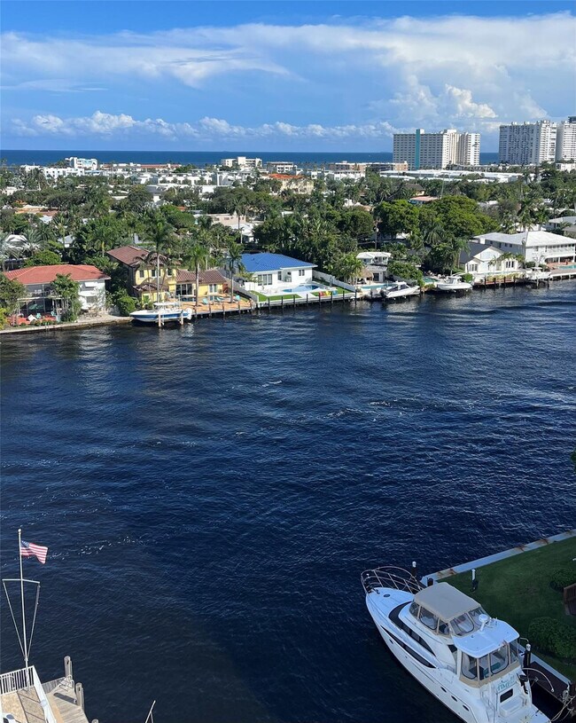 Building Photo - 3100 NE 49th St