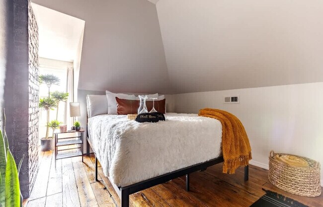 Building Photo - 575 1/2 City Park Avenue-SI ID1265634P