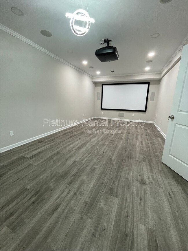 Building Photo - 600 Belton Ct