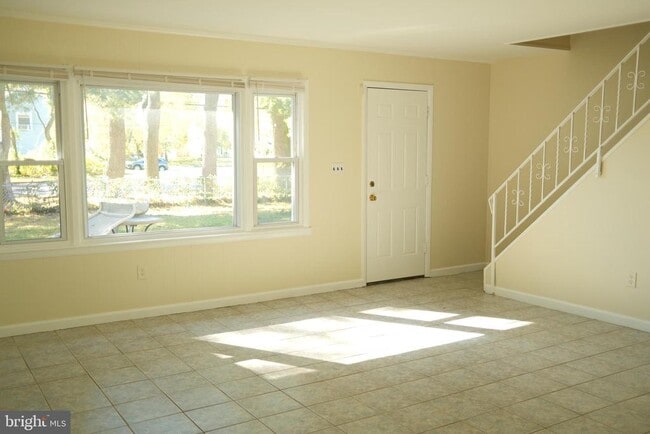 Building Photo - 6 Botany Cir