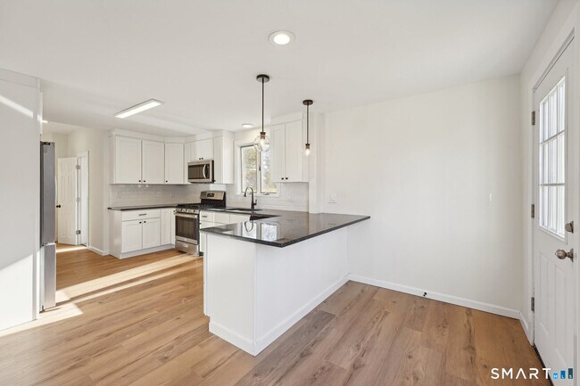 Building Photo - 21 Soundview Ave
