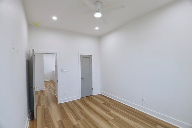 Building Photo - 421 E 41st St