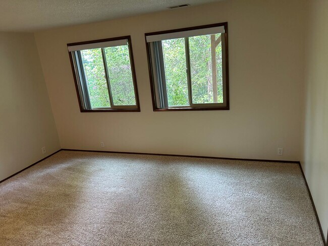 Building Photo - Luxury Hillside Retreat with City Views – 3 Bed / 3 Bath + Loft on Expansive Double Lot