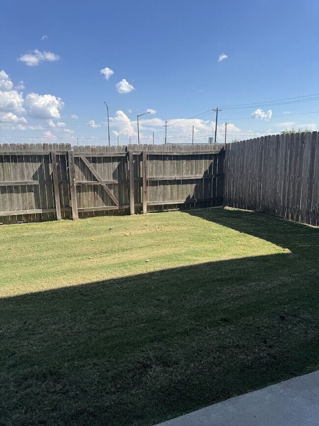 Building Photo - Welcome Home!!