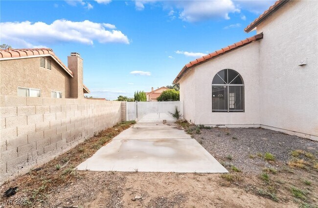 Building Photo - 8501 Shelly Rd