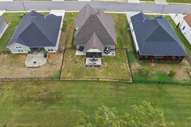 Building Photo - 832 Jersey Dr
