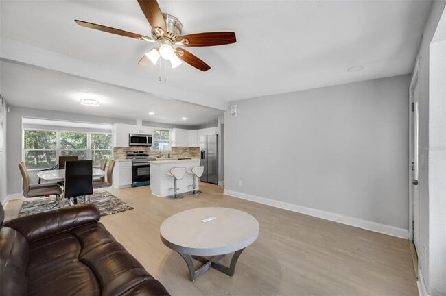 Building Photo - 1400 Poinciana Dr
