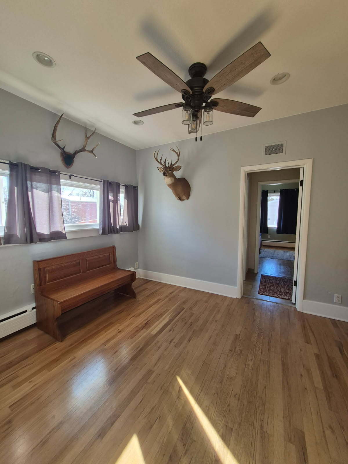 Building Photo - 211 S 6th Ave