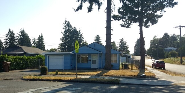 Building Photo - 8645 Park Ave. S