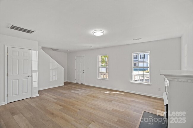 Building Photo - 5628 Henderson Oaks Dr