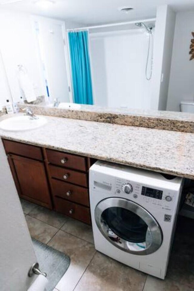 Building Photo - 1702 W Tuckey Ln