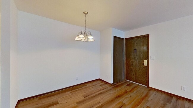Building Photo - RENOVATED Upper 1 Bedroom 1 Bathroom Apart...